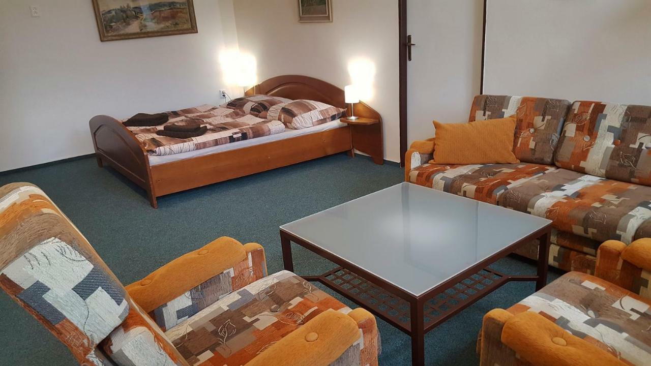 Apartman Nove Hrady ภายนอก รูปภาพ